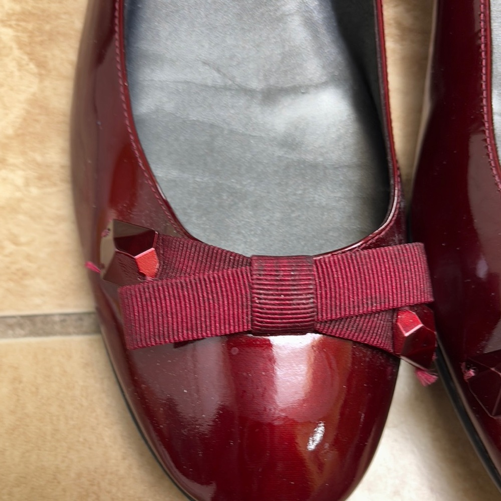 Stuart Weitzman Dark Red Patent Flats with Bow - Picture 5 of 6